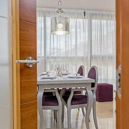 Goodplaces Larios Apartment